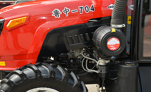 AG庄闲-600型拖拉机